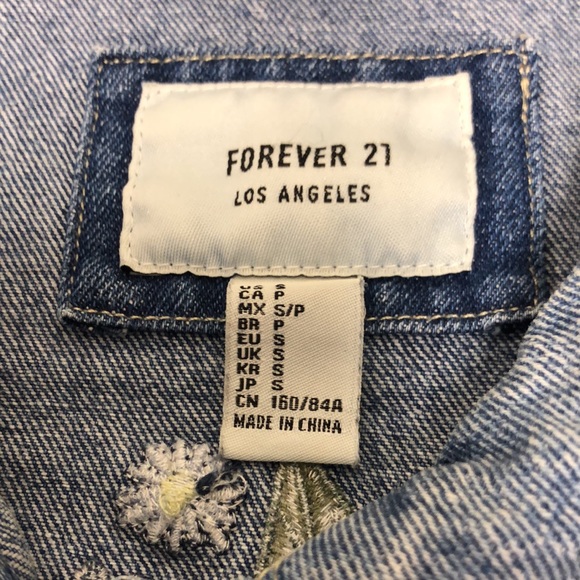 Forever 21 Women’s Distressed Embroidered Denim Jacket Size S - Picture 7 of 11